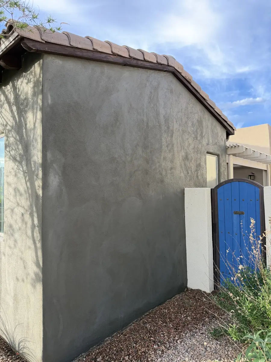The same casita wall at the grey base coat stage, freshly troweled and still to be finished.